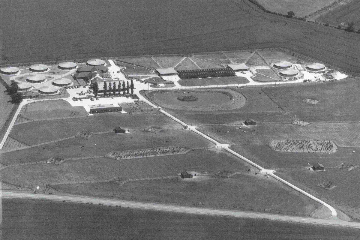 A black and white aerial photo of the original Woodgreen site at King's Bush Farm